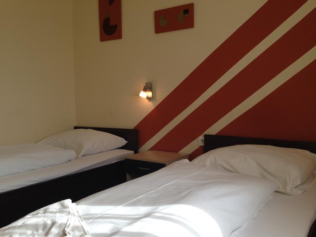 City Hotel Agoston เปตช์ ห้อง รูปภาพ