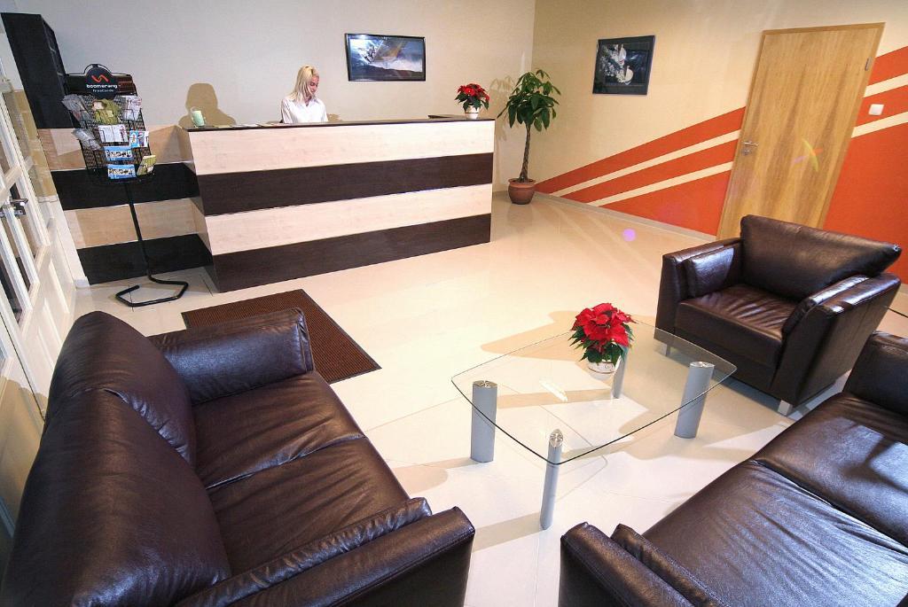 City Hotel Agoston เปตช์ ภายนอก รูปภาพ